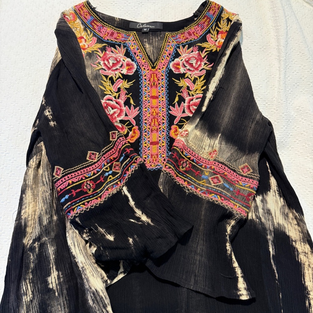 Calessa embroidered boho top Embroidered Burnout Print Tunic Medium - Picture 5 of 9
